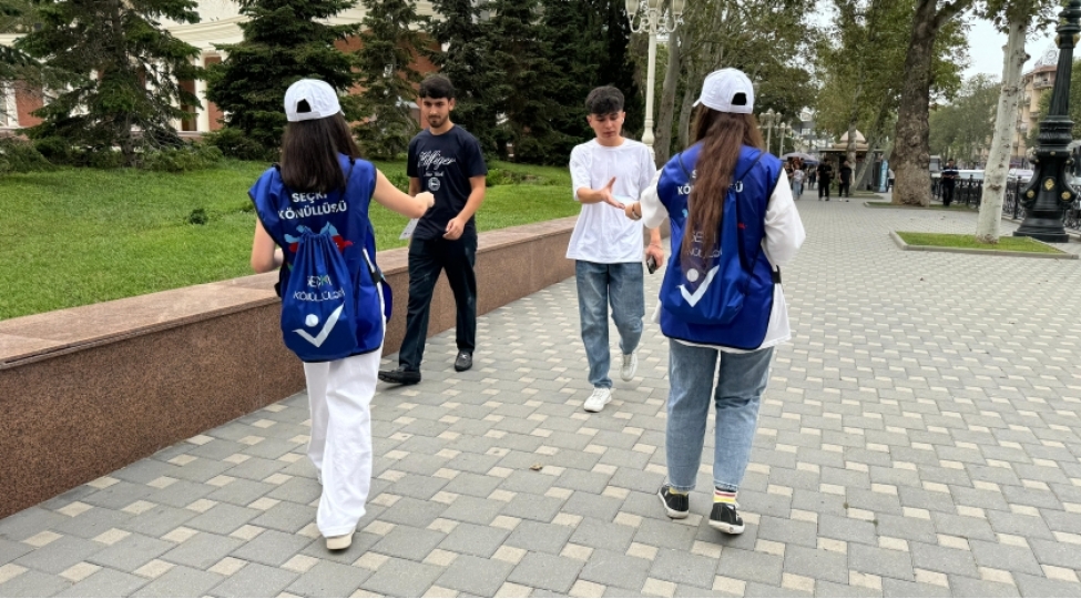 sechki-konulluleri-genc-sechicileri-melumatlandirmaga-davam-edir