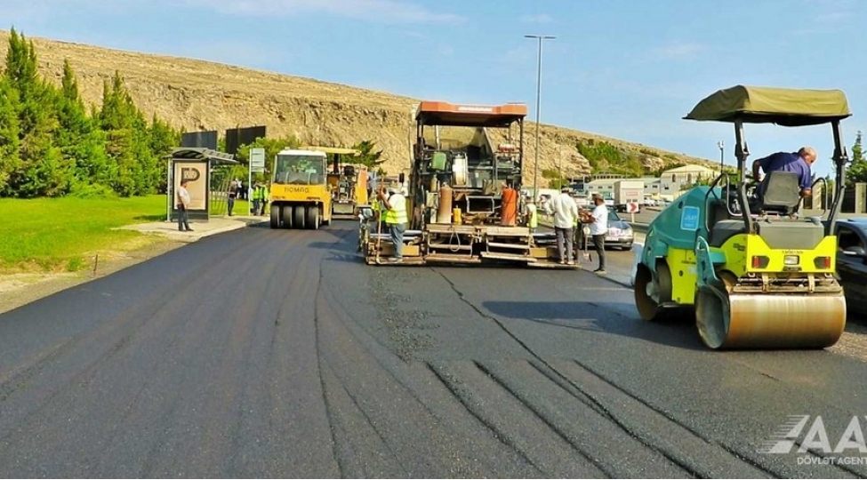 salyan-shosesinde-asfaltlanma-ishleri-aparilir-video