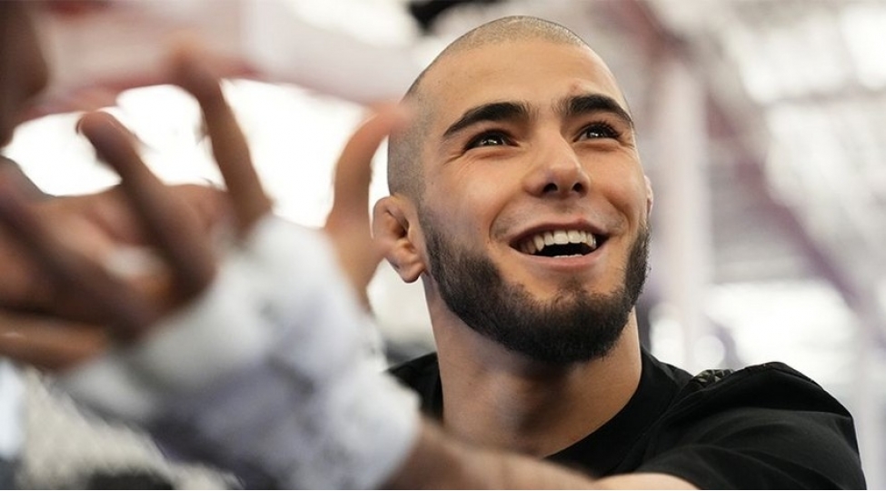 kechmish-mma-doyushchusu-avtomobil-qezasina-dushub