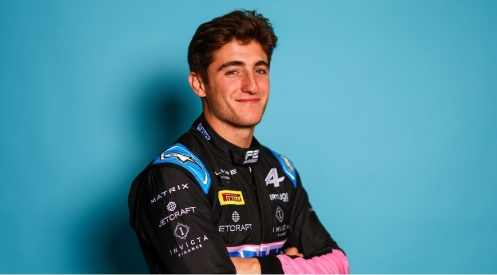 formula-1-komandasi-yeni-pilotunu-teqdim-edib