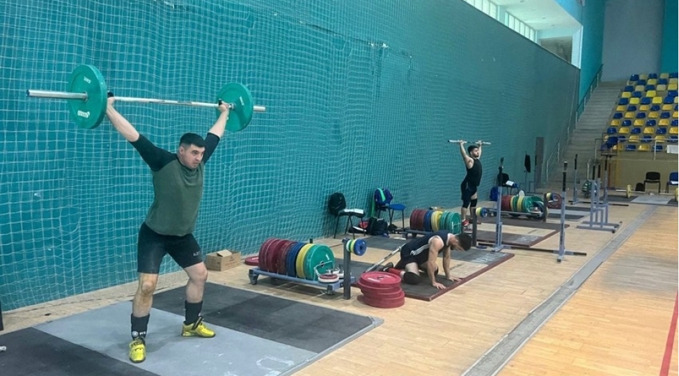 azerbaycanin-agirliqqaldirma-millisi-telim-meshq-toplanishina-start-verib