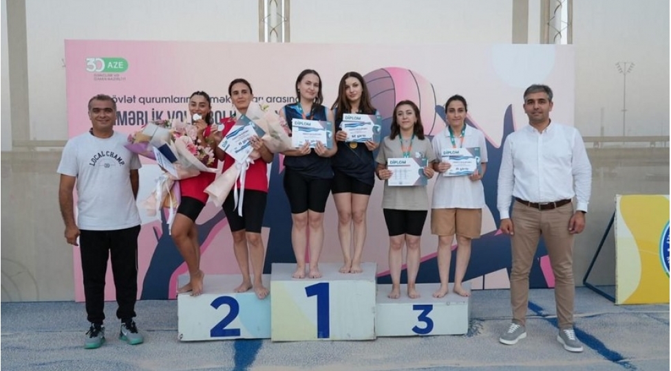 dovlet-qurumlarinin-emekdashlari-arasinda-chimerlik-voleybolu-uzre-yarish-kechirilib