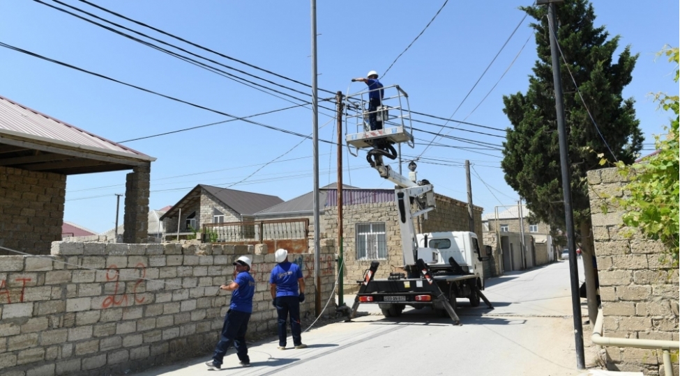 azerishiq-bine-qesebesinin-elektrik-teserrufatini-yenileyir-fotovideo