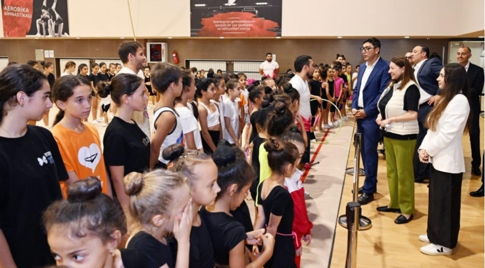 ferid-qayibov-idman-konsert-kompleksindeki-idman-bolmelerine-baxish-kechirib