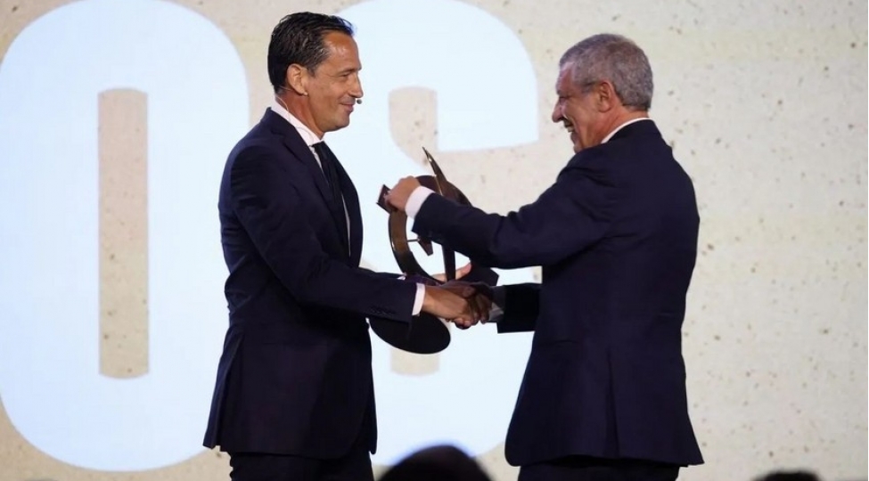 azerbaycan-millisinin-bash-meshqchisi-fernandu-santusha-xususi-mukafat-teqdim-olunub