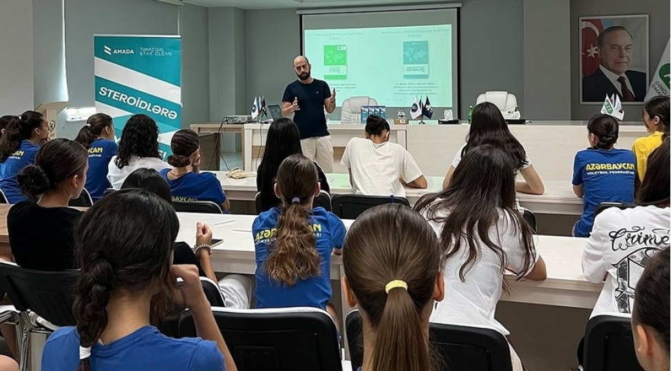 amada-qadin-voleybolchular-uchun-seminar-teshkil-edib