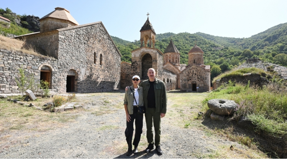 prezident-ilham-eliyev-ve-birinci-xanim-mehriban-eliyeva-kelbecerdeki-xudaveng-monastir-kompleksinde-olublar