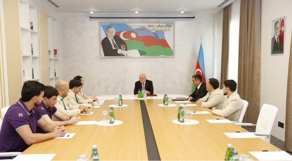 kemaleddin-heyderov-paris-2024-de-medal-qazanan-taekvondochunu-qebul-edib-foto