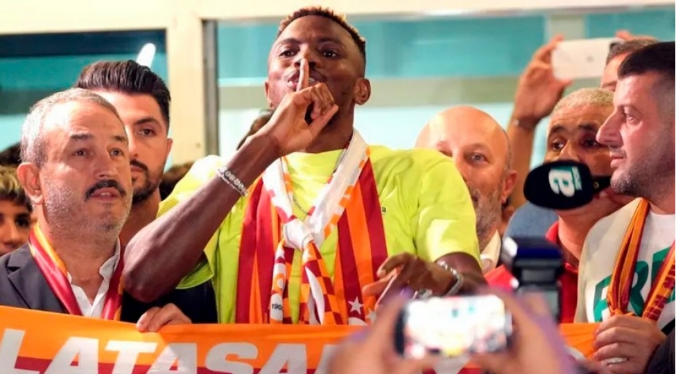 qalatasaray-viktor-osimheni-heyetine-qatdigini-achiqlayib