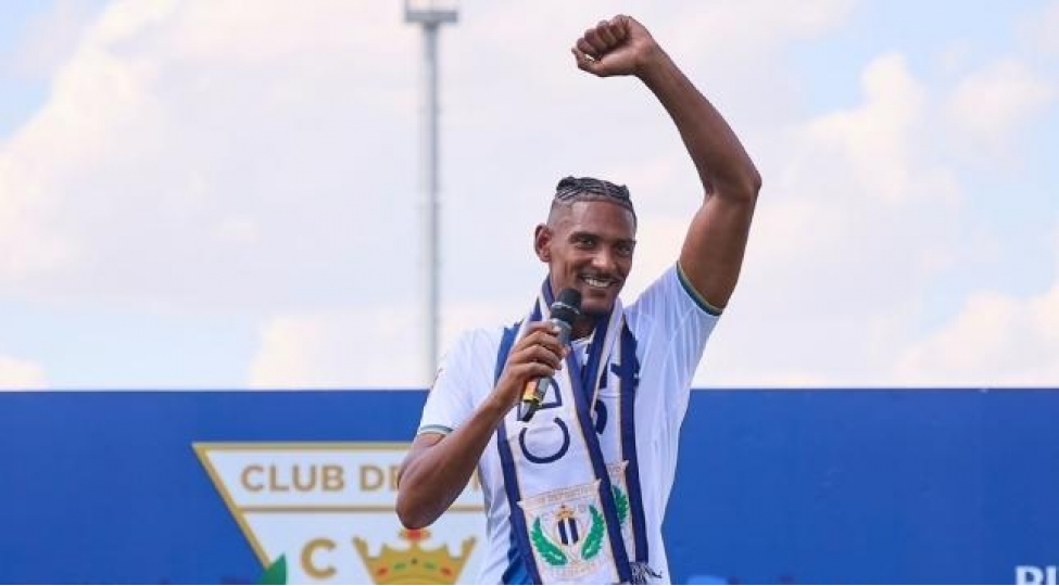 borussiya-sebastyan-alleni-icareye-verdi