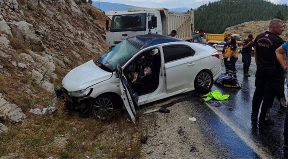 turkiyede-avtoqeza-iki-herbchi-helak-olub-video