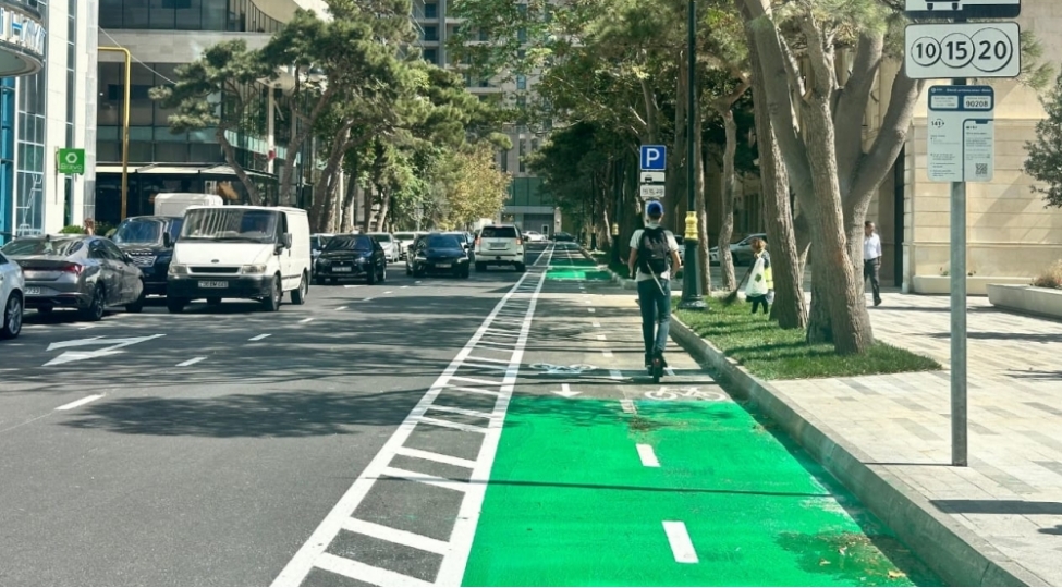 zerife-eliyeva-kuchesinde-zolaqlar-standartlara-uygunlashdirilaraq-yenilenib