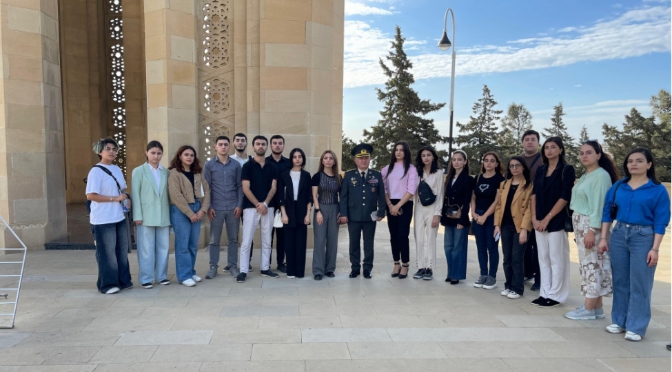 polkovnik-celil-xelilov-anim-gununde-telebelere-ilk-dersi-shehidler-xiyabaninda-kechib