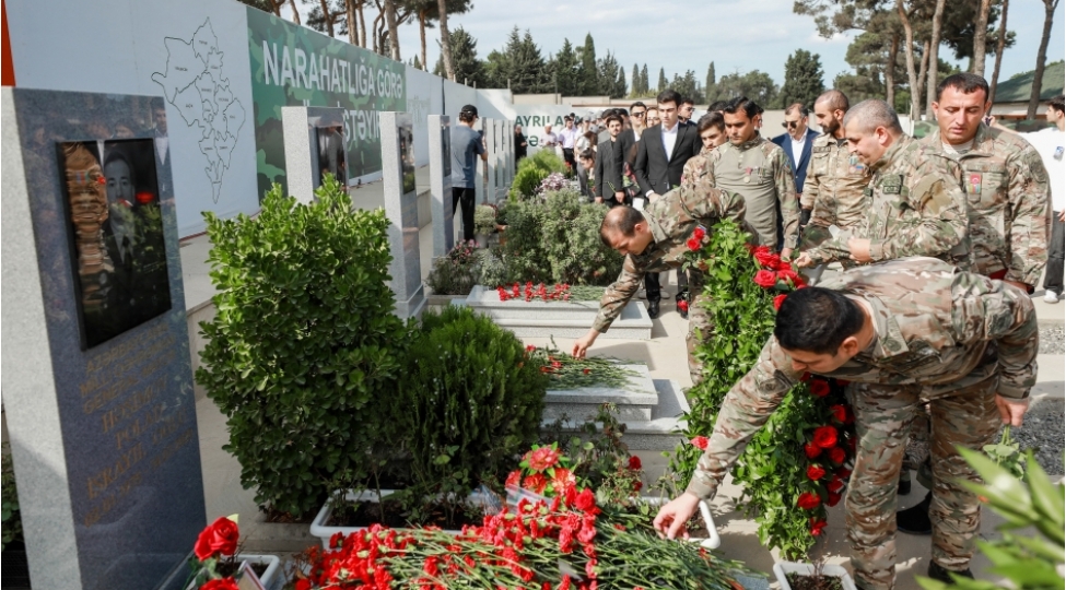 iki-minden-chox-gencin-ve-gencler-teshkilatlarinin-numayendelerinin-ishtiraki-ile-ikinci-fexri-xiyaban-ziyaret-edilib