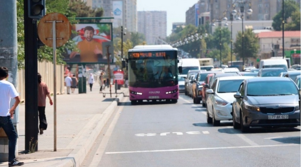 bakinin-sherifzade-kuchesinde-avtobus-zolaginda-vaxt-mehdudiyyeti-tetbiq-edilib