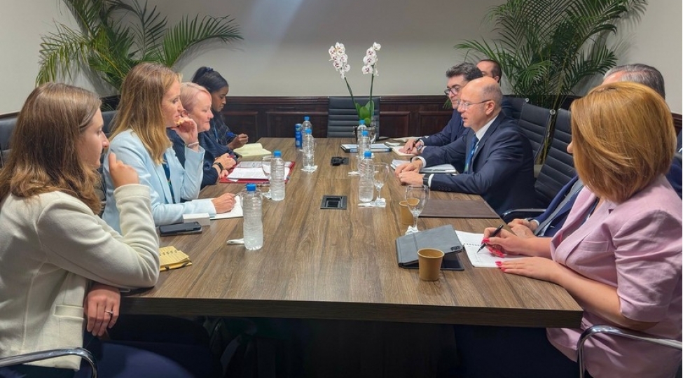 azerbaycan-boyuk-britaniyanin-enerji-kechidini-teshviq-eden-emekdashliq-tekliflerini-muzakire-edib