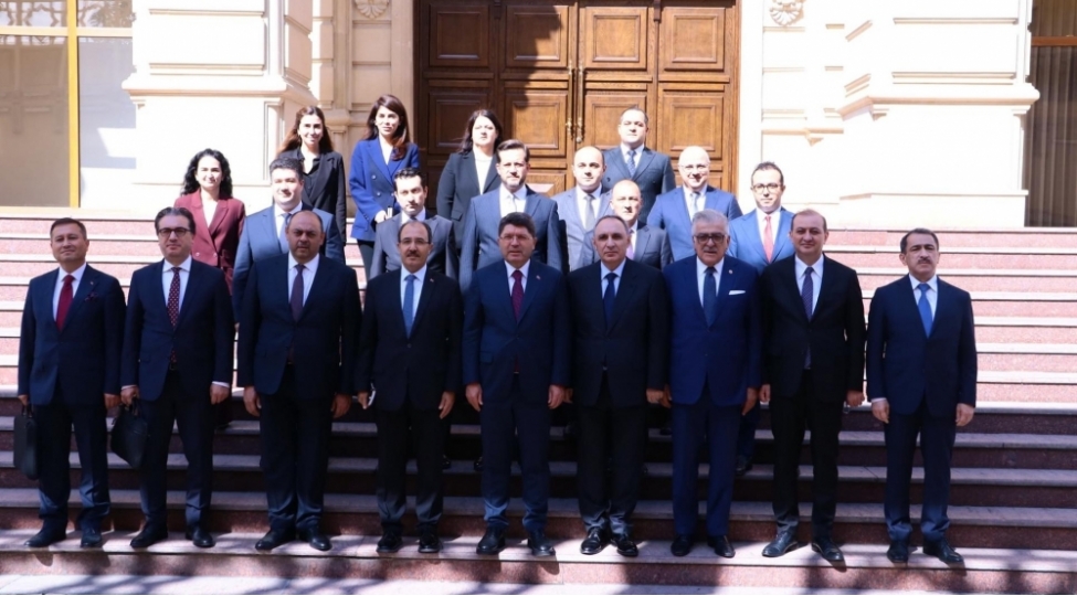 kamran-eliyev-turkiyenin-edliyye-naziri-ile-gorushub