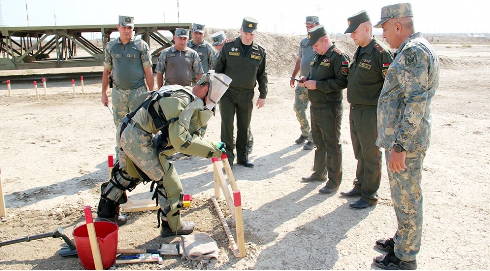 azerbaycan-ve-belarus-herbi-ekspertleri-muhendis-texniki-teminat-uzre-meseleleri-muzakire-edibler