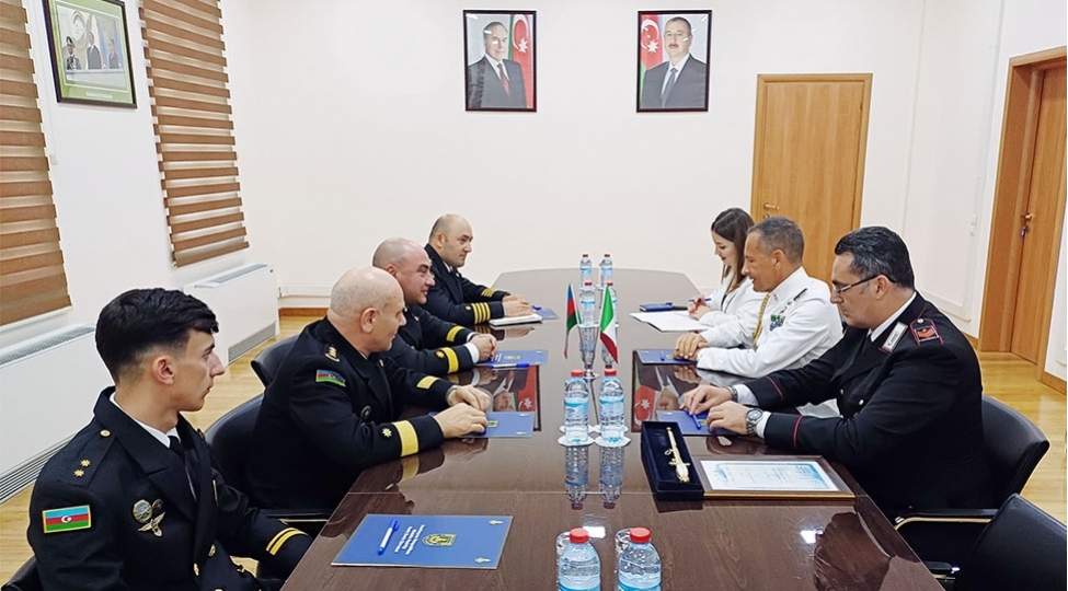 hdq-nin-herbi-qulluqchusu-telebelerin-sheref-qilinci-ile-teltif-olunub-foto