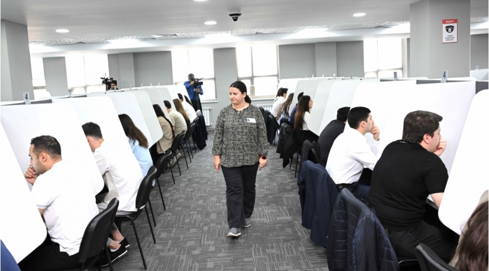 prokurorluq-orqanlarina-qulluga-qebulla-bagli-musabiqenin-ilkin-merhelesi-olan-test-imtahani-kechirilib