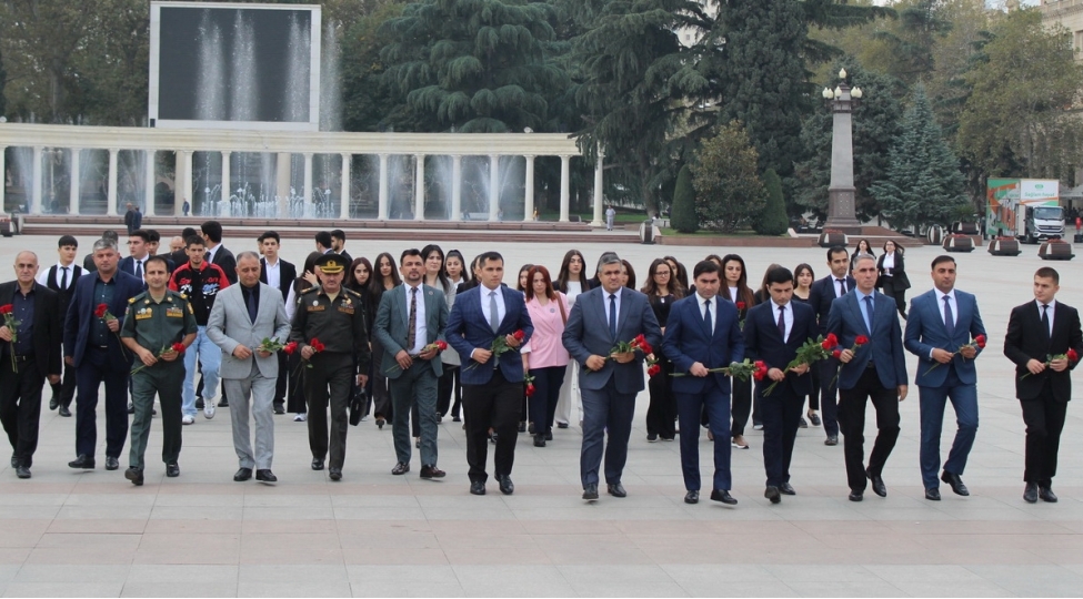 yap-nizami-rayon-teshkilatinin-gencleri-ve-feallari-gence-sheherine-sefer-edib-foto