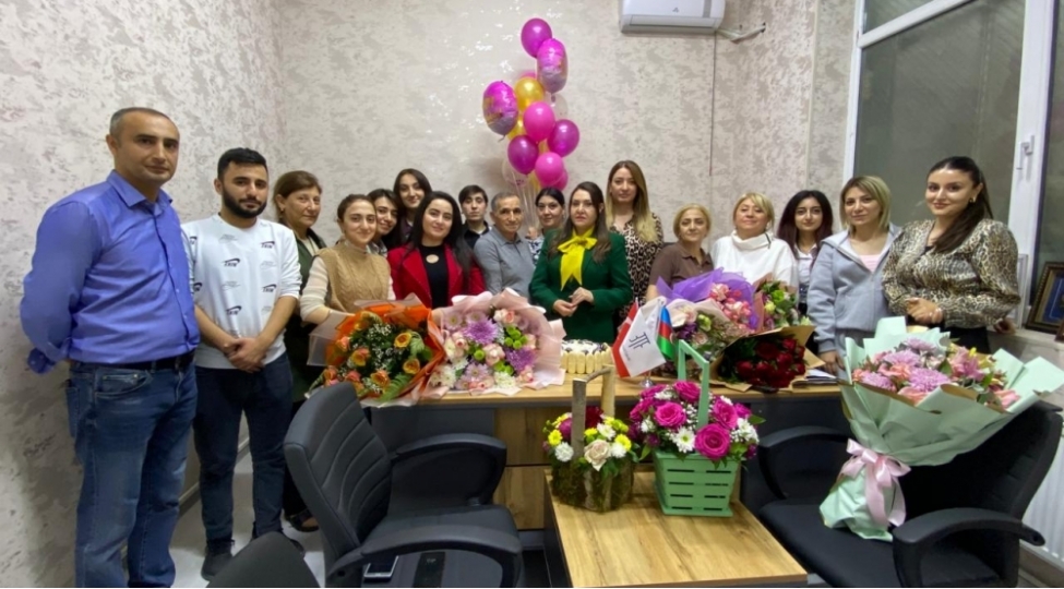 qadin-sahibkarliginin-inkishafina-tohfeleri-yuksek-qiymetlendirilir