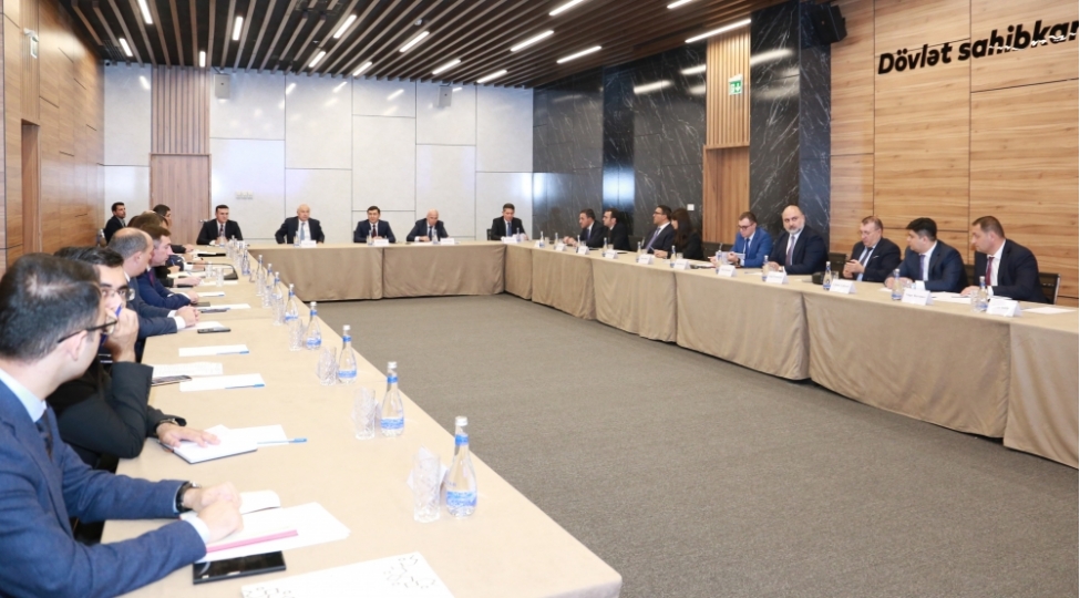 sahibkarlarin-melumatliliq-seviyyesinin-artirilmasi-muzakire-olunub