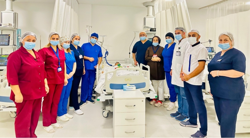 12-ci-mertebeden-yixilan-azyashlinin-heyati-xilas-edilib-foto