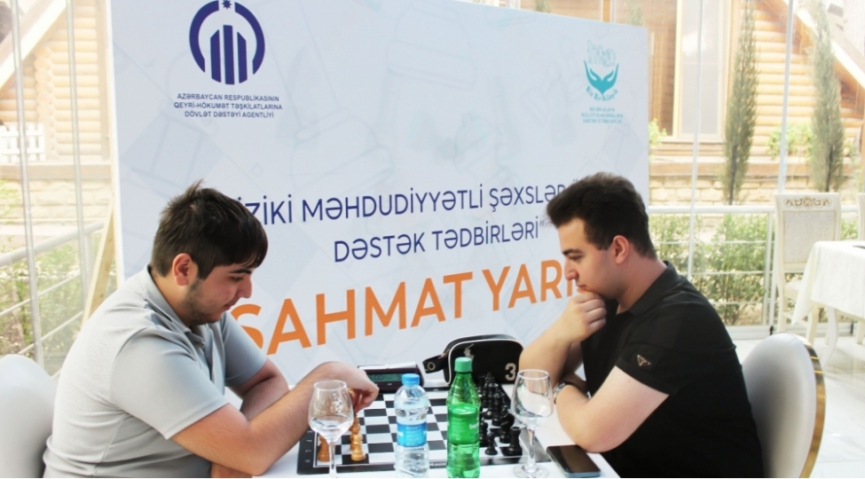 elilliyi-olan-shexsler-ve-gencler-arasinda-shahmat-turniri-kechirilib-foto