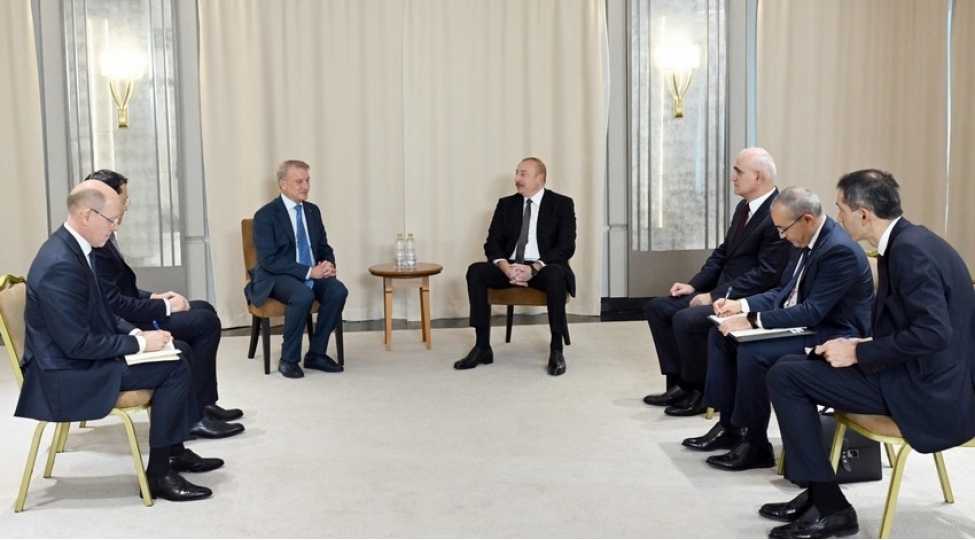 azerbaycan-prezidenti-kazanda-sberbankin-idare-heyetinin-sedri-ile-gorushu-olub-foto