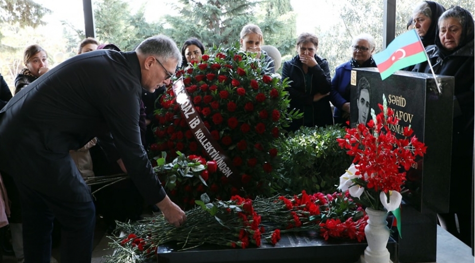 shehid-osman-manafov-bu-il-de-mezari-bashinda-anilib-foto