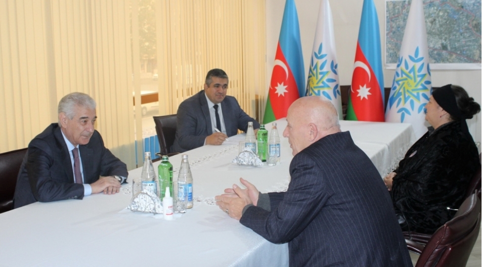 eli-ehmedov-sechicileri-ile-novbeti-gorushu-kechirib-foto