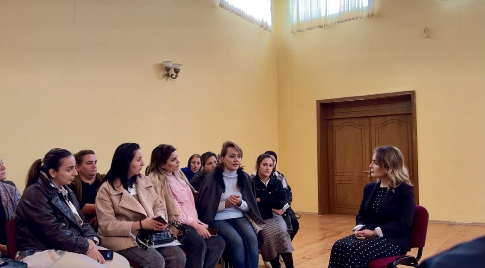 milli-meclisin-deputati-nigar-memmedova-gorushler-kechirib-foto