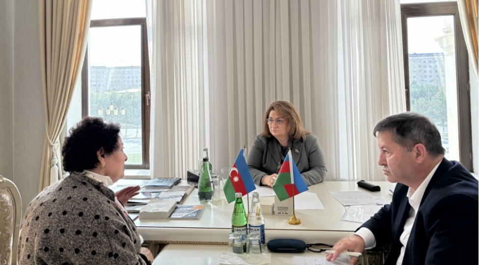 hicran-huseynova-sumqayitda-vetendash-qebulu-kechirib-foto-2