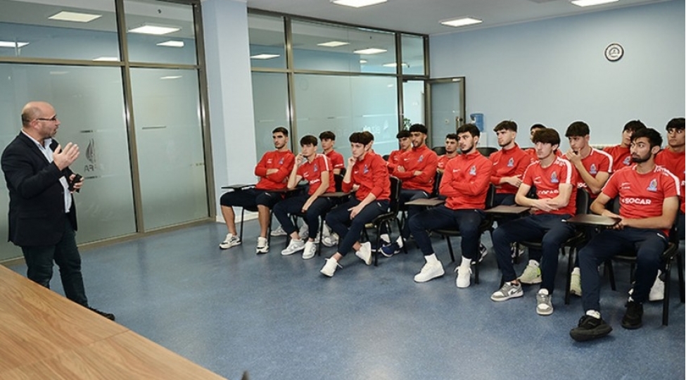 azerbaycan-millisinin-uzvleri-danishilmish-oyunlarla-bagli-seminarda-ishtirak-edibler