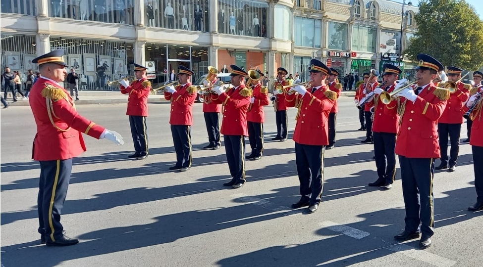 gencede-zefer-gunu-munasibetile-herbi-qulluqchularin-tenteneli-yurushu-kechirilir
