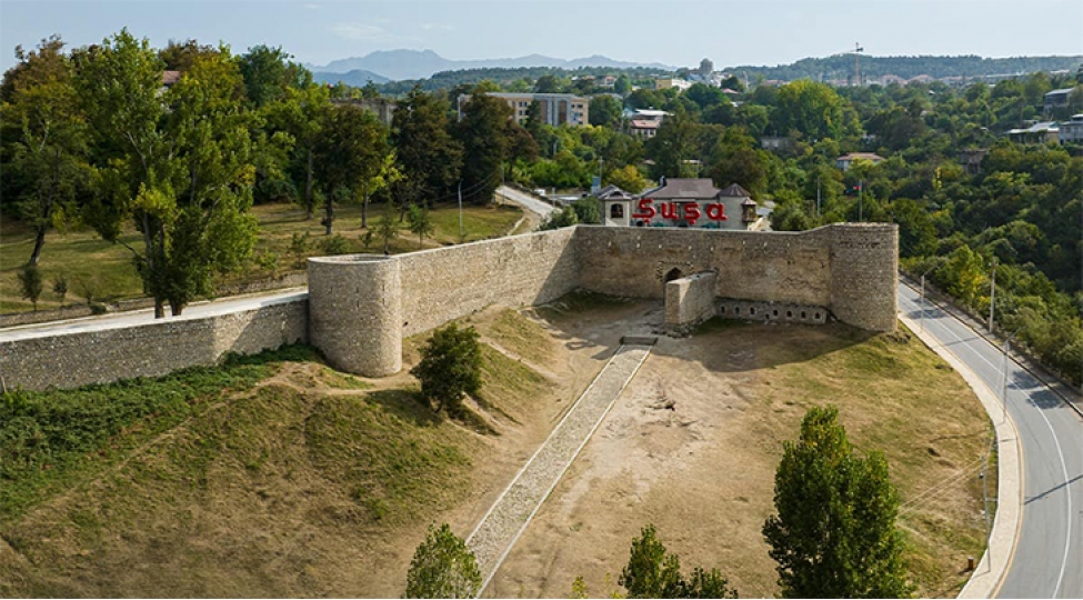 beynelxalq-parlament-konfransinin-ishtirakchilari-azerbaycanin-medeniyyet-paytaxti-shushada-olublar