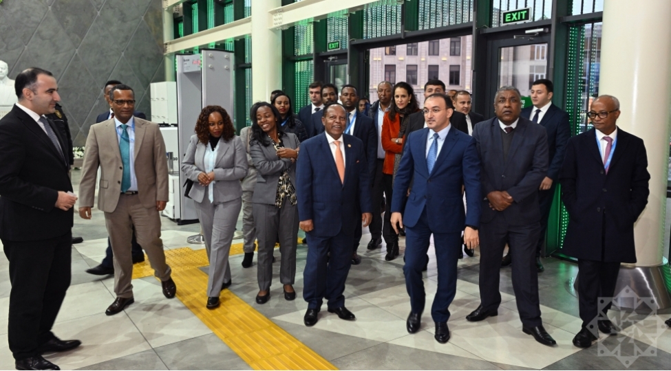 dovlet-ve-hokumet-bashchilari-asan-xidmet-ile-tanish-olublar