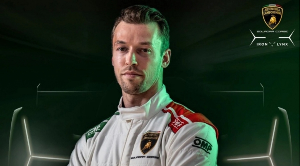 formula-1-pilotu-suni-intellektin-idare-etdiyi-avtomobille-yarishdi