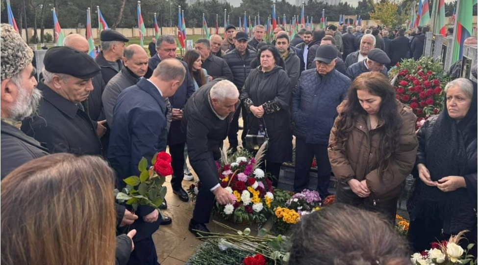 millet-vekili-vuqar-rehimzade-veten-muharibesi-shehidlerinin-anim-merasiminde-ishtirak-edib-foto