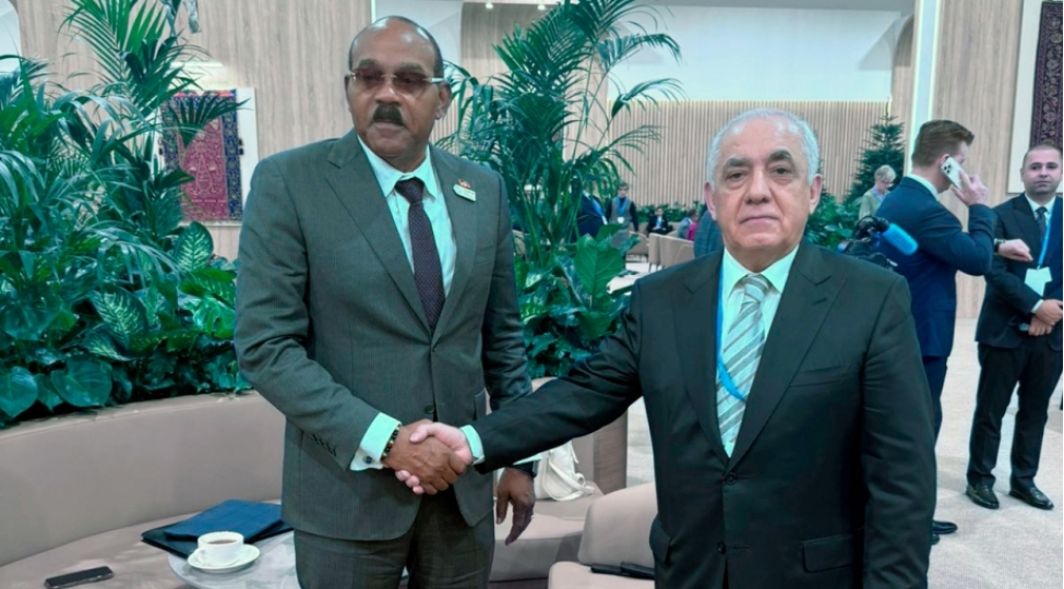 bash-nazir-eli-esedov-antiqua-ve-barbudadan-olan-hemkari-ile-sohbet-edib