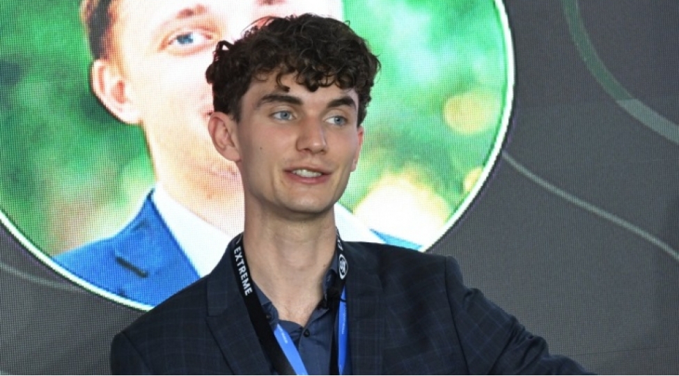 siqurt-seindal-krabbe-bmt-sifir-emissiyaya-nail-olmaq-uchun-genclerin-teshebbuslerini-destekleyir