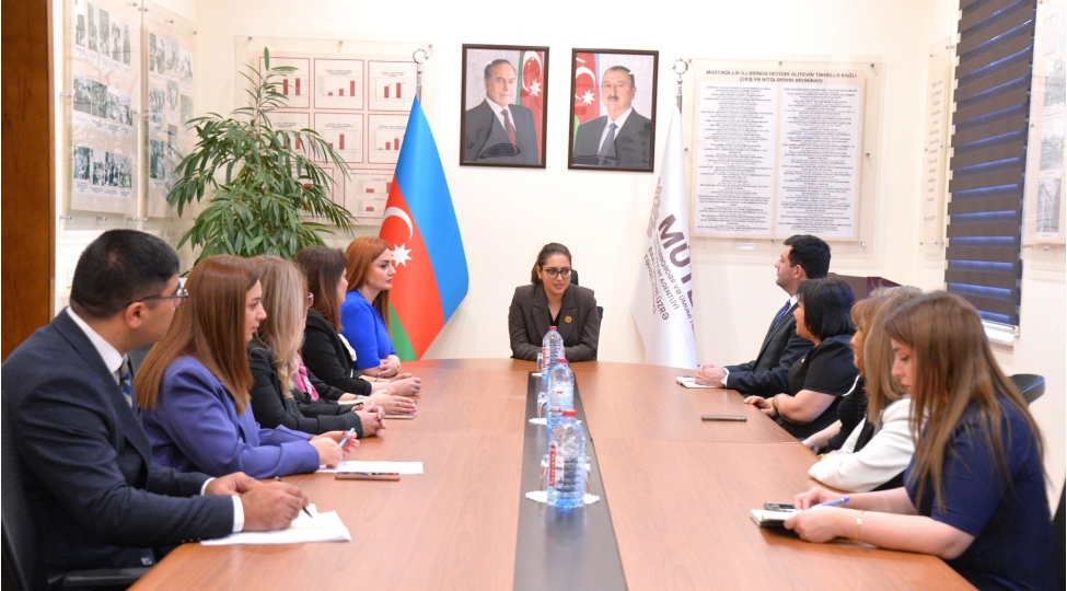 tehsil-ishchilerine-teltifler-teqdim-olunub-foto