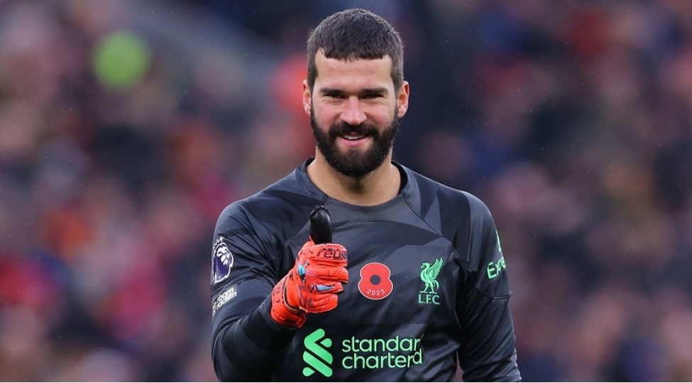 liverpulun-qapichisi-zedesini-sagaldib