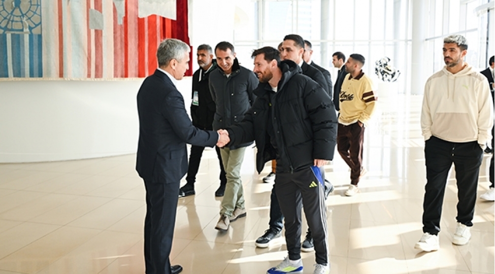 messi-ve-komanda-yoldashlari-heyder-eliyev-merkezinde