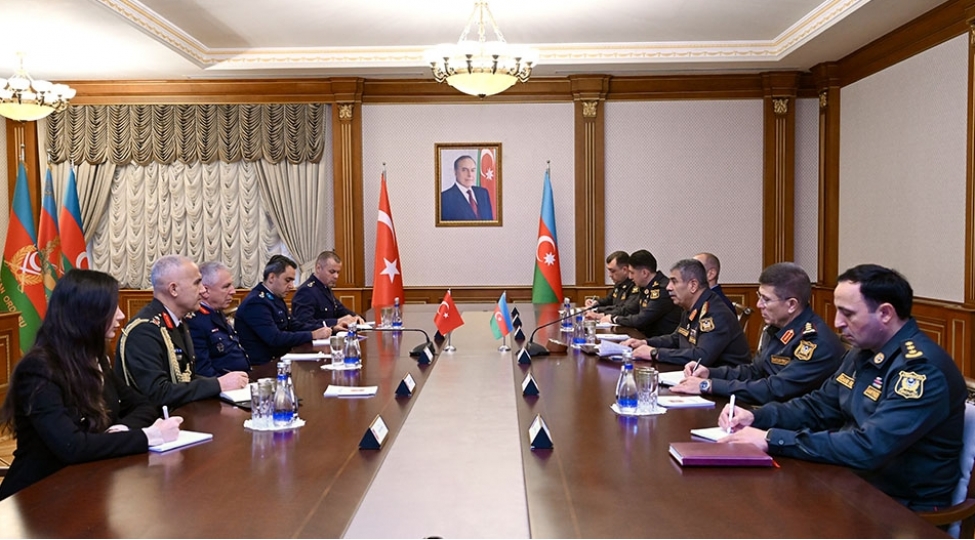 azerbaycan-ve-turkiye-arasinda-herbi-emekdashliq-meseleleri-muzakire-edilib-video-2