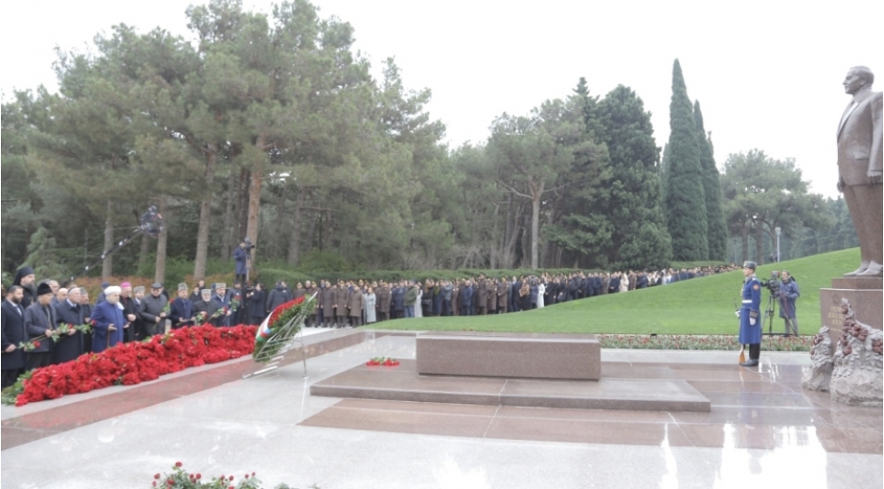 dini-konfessiyalarin-rehberleri-umummilli-liderin-mezarini-ziyaret-edibler