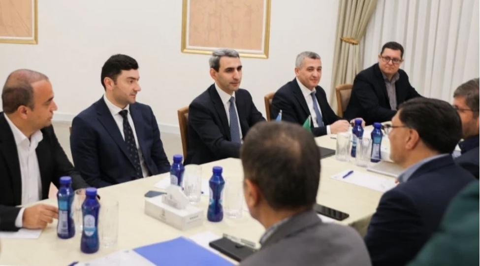ady-ve-iran-demir-yollari-arasinda-emekdashliq-muzakire-edilib-foto
