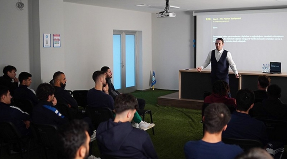 sebailin-meshqchi-ve-futbolchu-heyeti-uchun-seminar-kechirilib