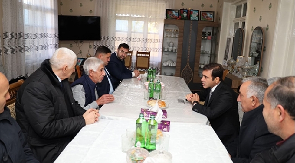 anar-memmedov-shehid-ailesini-ziyaret-edib-foto